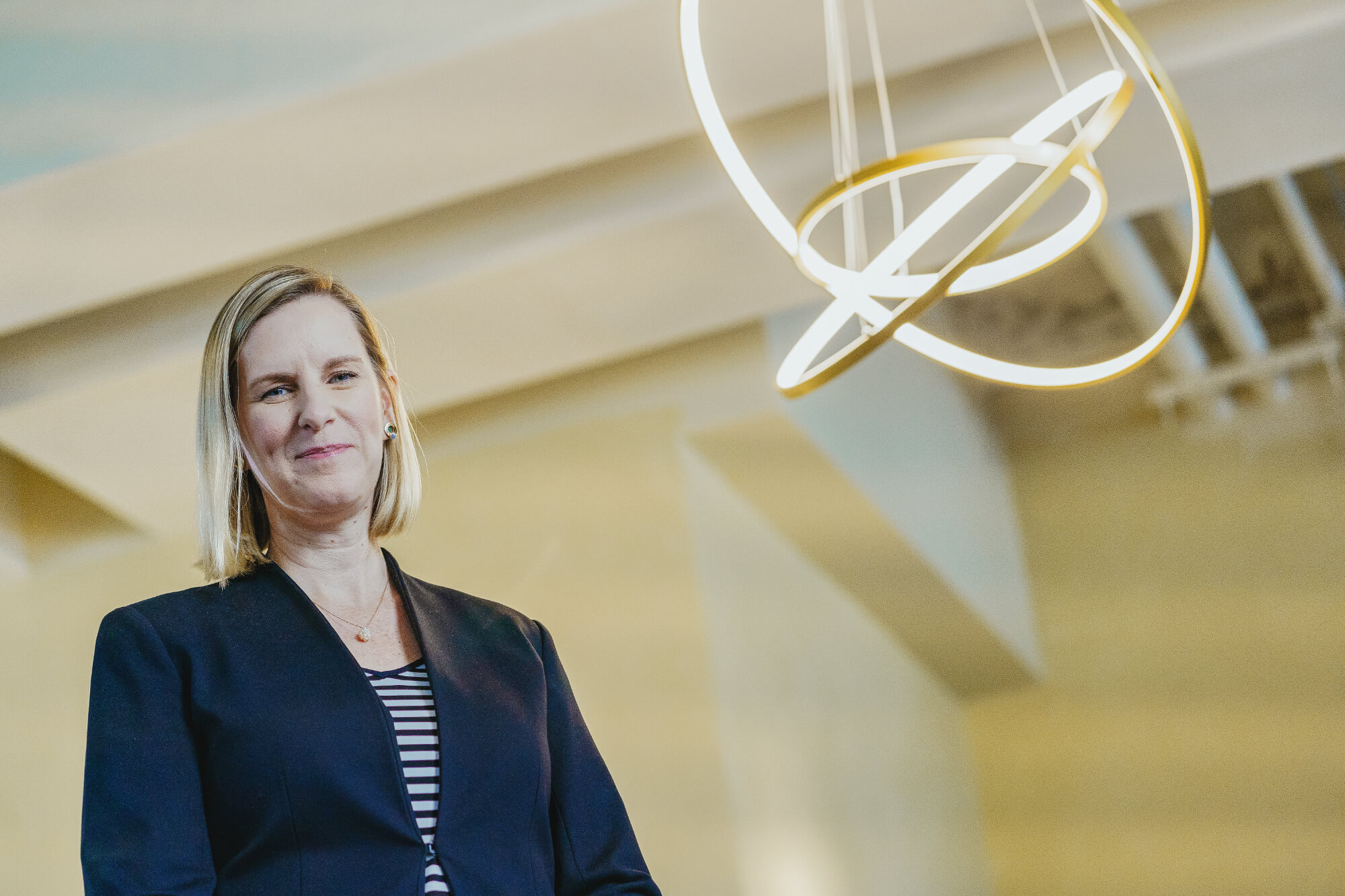 dr-emily-salisbury-profile-gold-horizontal