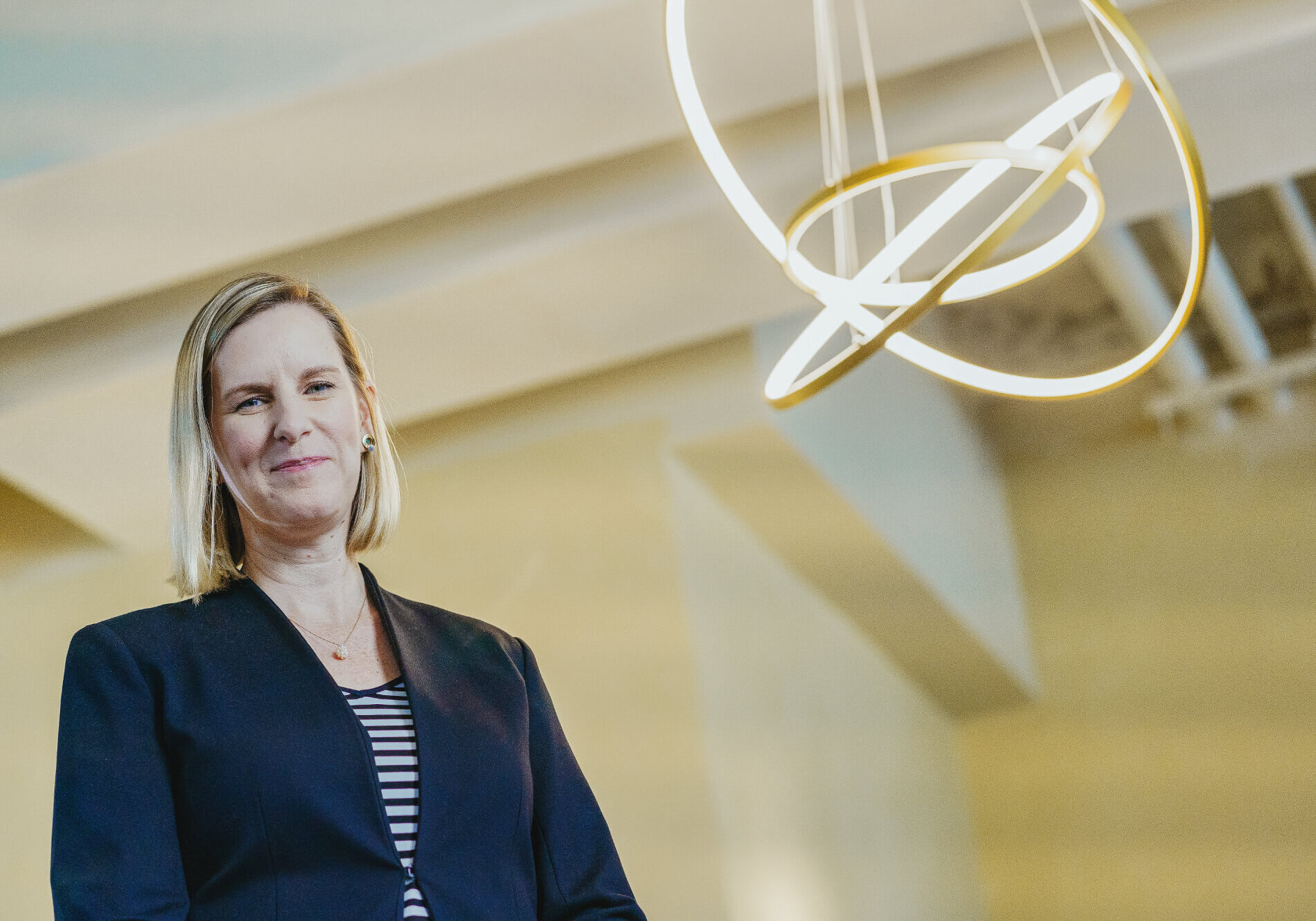 dr-emily-salisbury-profile-gold-horizontal